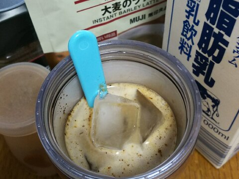 大麦ラテのコーヒーシナモンミルク